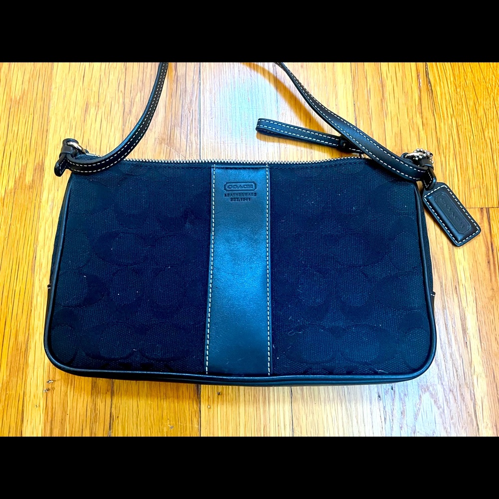 COACH Vintage small black purse - versatile (strap for shoulder or crossbody)